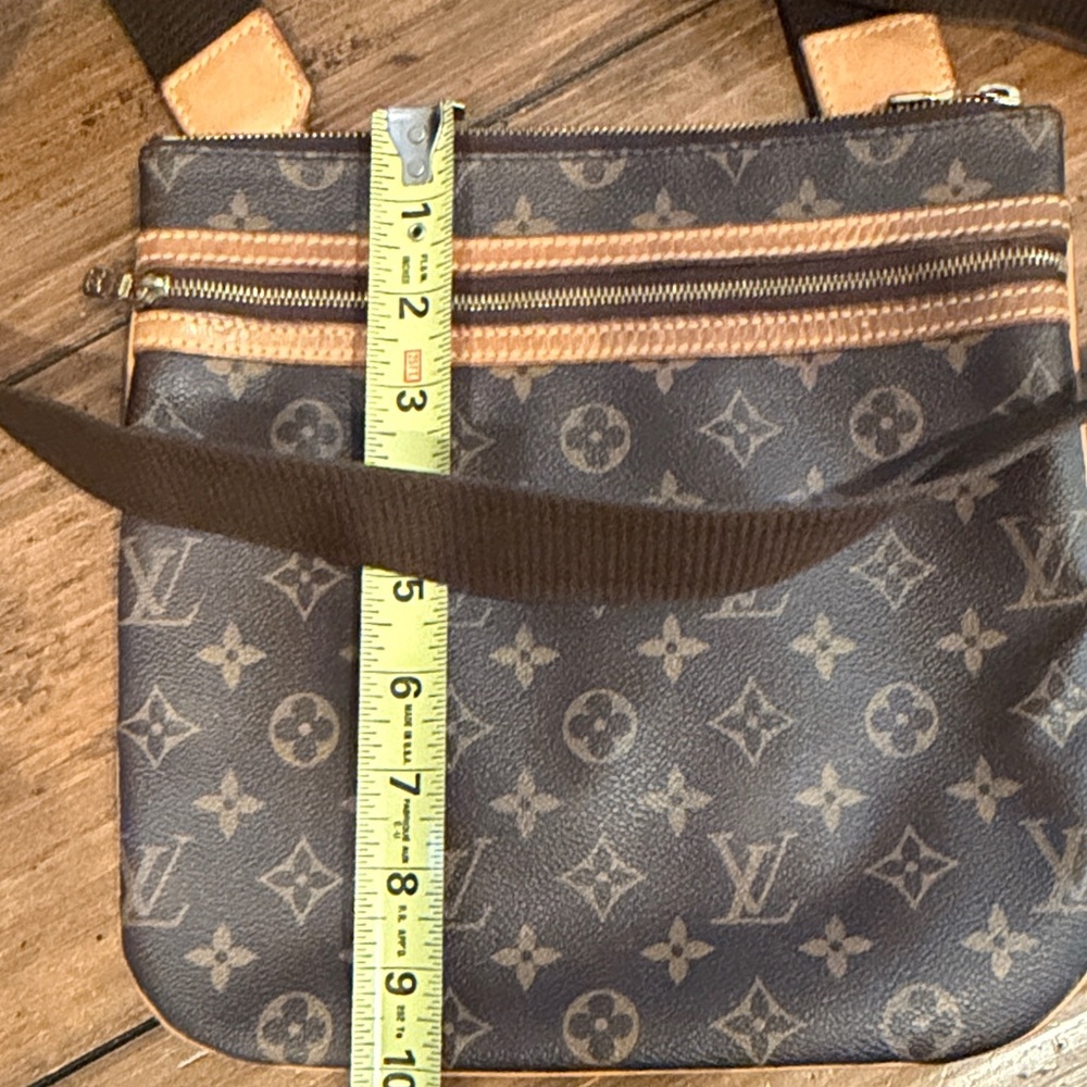 Louis Vuitton Monogram Brown Messenger Bag- great used condition - Picture 3 of 16
